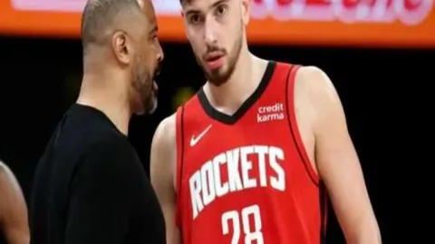 中国男篮三人夺魁，张宁独揽11分助力夺冠